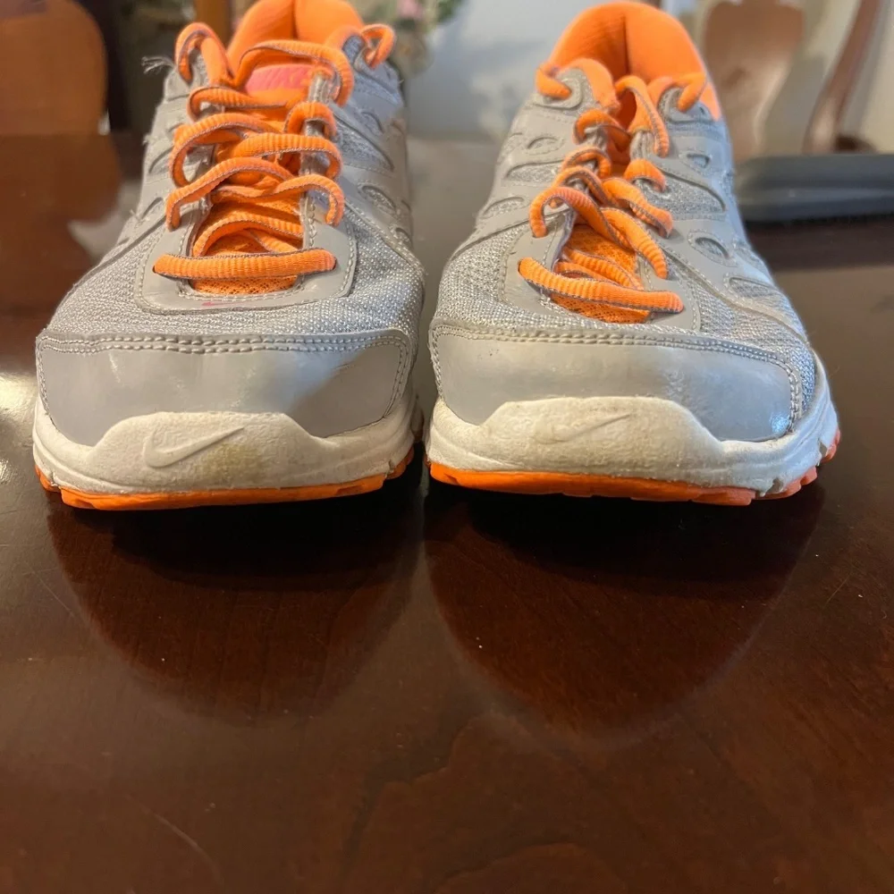 Nike Revolution 2 Athletic Running Shoes Size 9.5 - Picture 3 of 8